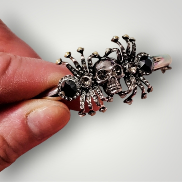 Alexander McQueen Skull Spider Bracelet. - Picture 2 of 6